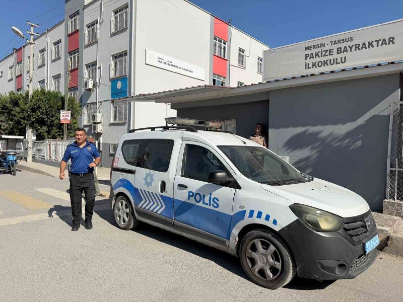 Tarsus’ta 1. sınıf öğrencisinin çantasından tabanca çıktı