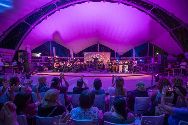 MERSİN BÜYÜKŞEHİR BELEDİYESİ KENT ORKESTRASI, 2026-2027 YENİ SANAT SEZONUNUN AÇILIŞINI AKDENİZ MANZARASI EŞLİĞİNDE VERDİĞİ KONSERLE YAPTI.