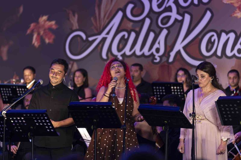 MERSİN BÜYÜKŞEHİR BELEDİYESİ KENT ORKESTRASI, 2026-2027 YENİ SANAT SEZONUNUN AÇILIŞINI AKDENİZ MANZARASI EŞLİĞİNDE VERDİĞİ KONSERLE YAPTI.