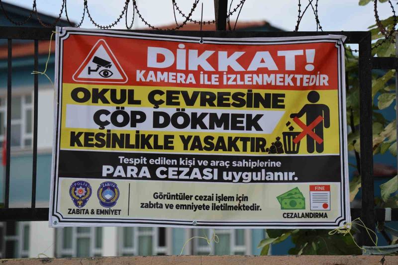 ADANA’DA OKUL ÖNÜNDEKİ BOŞ ARAZİYE MOBİLYA ÜRETİMİNDE KULLANILAN MALZEMELERİN İSTİFLENMESİNDEN BIKAN MAHALLELİ, SORUMLULARI YAKALAMAK İÇİN ARAZİYİ GÖRECEK ŞEKİLDE GÜVENLİK KAMERASI TAKTIRDI.