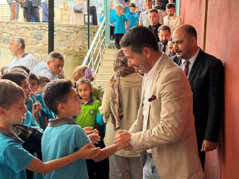 ADANA’NIN FEKE İLÇESİNDE BU YIL İKİNCİSİ DÜZENLENEN FEKE KİTAP GÜNLERİ, KİTAPSEVERLERİ, ÖĞRENCİLERİ, YAZARLARI VE SANATSEVERLERİ BİR ARAYA GETİRDİ. 24-26 EYLÜL TARİHLERİ ARASINDA GERÇEKLEŞTİRİLEN ETKİNLİK, VATANDAŞLARIN YOĞUN İLGİSİYLE TAMAMLANDI.