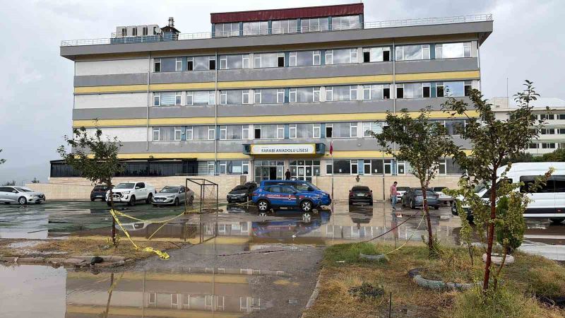 OLAY, MERKEZ ÇARDAK KÖYÜNDEKİ FARABİ ANADOLU LİSESİ'NDE YAŞANDI