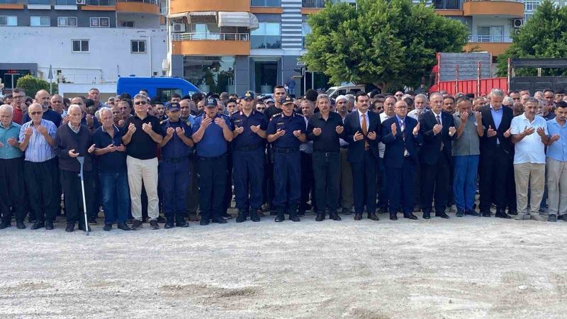 KONYA'DA GÖREV ESNASINDA GEÇİRDİĞİ RAHATSIZLIK SONUCU KALDIRILDIĞI HASTANEDE HASTALIĞA YENİK DÜŞEN UZMAN ÇAVUŞ MUSTAFA CAN'IN NAAŞI, MEMLEKETİ MERSİN'İN ERDEMLİ İLÇESİNDE TÖRENLE SON YOLCULUĞA UĞURLANDI.