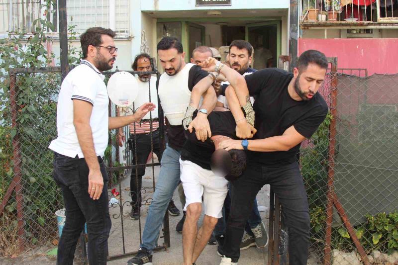 TABANCA İLE ATEŞ AÇIP EL BOMBASININ PİMİNİ ÇEKİP POLİSE DİRENEN MEHMET ŞİRİN D., ÇIKARILDIĞI MAHKEMECE TUTUKLANDI.