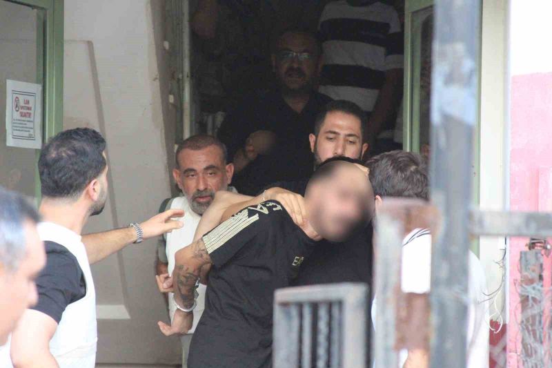 TABANCA İLE ATEŞ AÇIP EL BOMBASININ PİMİNİ ÇEKİP POLİSE DİRENEN MEHMET ŞİRİN D., ÇIKARILDIĞI MAHKEMECE TUTUKLANDI.