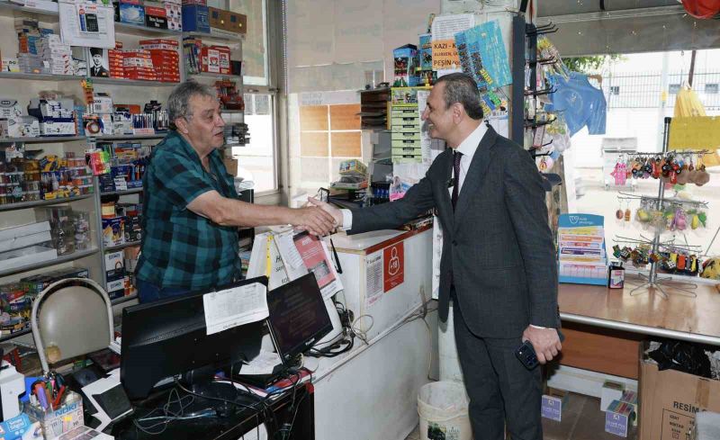 YÜREĞİR BELEDİYE BAŞKAN VEKİLİ TARIK ÖZÜNAL, KIŞLA CADDESİ’NDE ESNAFIN TALEP VE ÖNERİLERİNİ DİNLEDİ.
