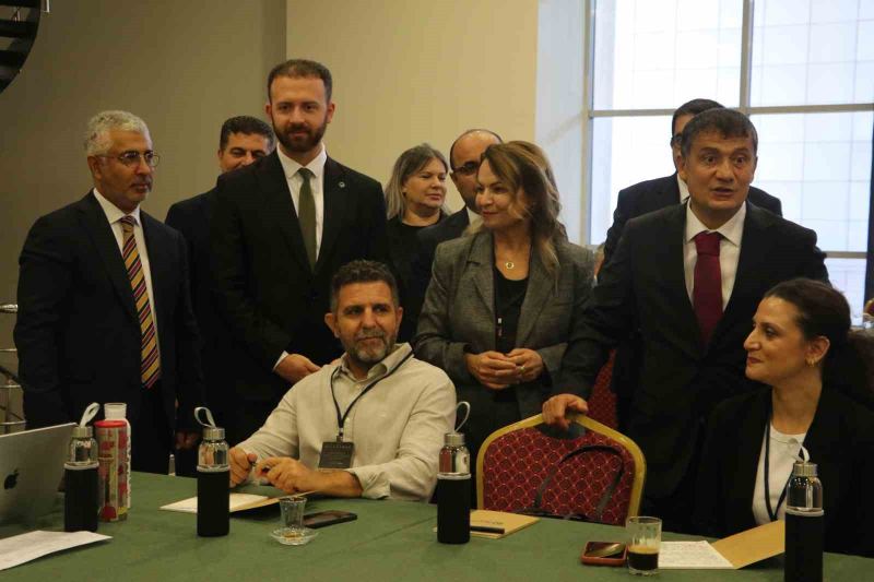 ADANA’DA SIFIR ATIK VAKFI KOORDİNASYONUNDA, ADANA VALİLİĞİ HİMAYELERİNDE “YERELDEN ULUSALA İSRAF, ATIK VE KAYNAK YÖNETİMİ” TEMASIYLA SIFIR ATIK ÇALIŞTAYI DÜZENLENDİ.