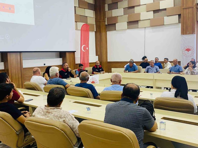 ADANA’NIN KOZAN İLÇESİNDE ÜRETİMİ VE KURUTMASIYLA ÖNEMLİ BİR YERE SAHİP OLAN CENNET HURMASINDA KALİTE VE GIDA GÜVENİLİRLİĞİNİN ARTIRILMASI AMACIYLA SEKTÖR TEMSİLCİLERİNE YÖNELİK "HİJYEN VE FARKINDALIK EĞİTİMİ" DÜZENLENDİ.
