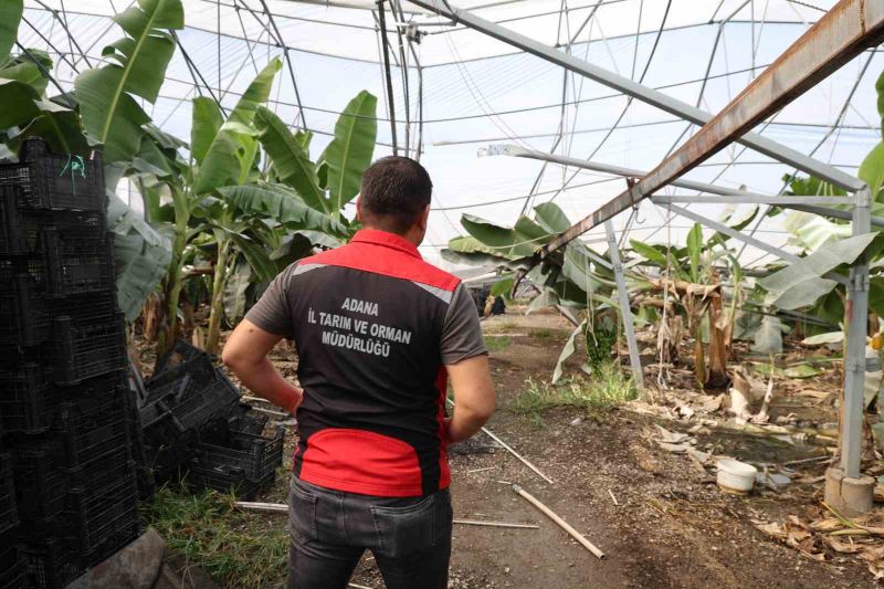 ADANA’NIN İMAMOĞLU İLÇESİNDE DÜN ETKİLİ OLAN SAĞANAK YAĞIŞ VE FIRTINA İLE OLUŞAN SÜPER HÜCRE AĞZIKARACA MAHALLESİ’NDE İKİ ÜRETİM TESİSİNDE BÜYÜK HASARA YOL AÇTI. FIRTINADA TAVUK ÇİFTLİĞİNİN ÇATISI UÇARKEN YAKLAŞIK 20 BİN CİVCİV TELEF OLDU, 2 OTOMOBİL ZARAR GÖRDÜ.