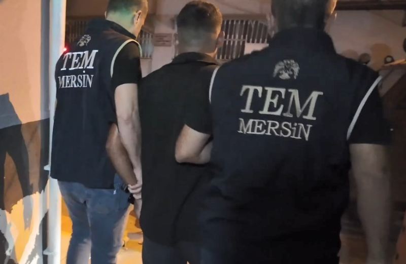 MERSİN'DE MİT DESTEKLİ TERÖR ÖRGÜTÜ DEAŞ'A YÖNELİK DÜZENLENEN OPERASYONA 3 ŞÜPHELİ YAKALANIP TUTUKLANDI.