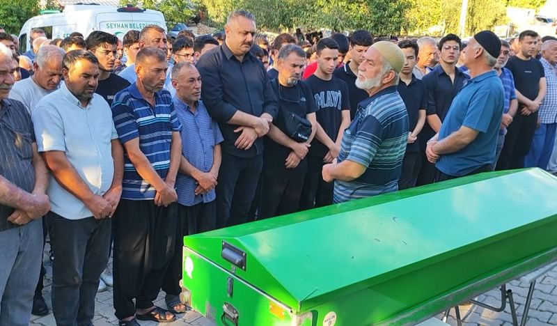 ADANA’NIN KOZAN İLÇESİNDE 28 EYLÜL’DE  MEYDANA GELEN TRAFİK KAZASINDA AĞIR YARALANAN 17 YAŞINDAKİ SELÇUK KELEBEKLİ, TEDAVİ GÖRDÜĞÜ HASTANEDE HAYATINI KAYBETTİ. GENÇ SELÇUK, İKİNDİ NAMAZINA MÜTEAKİP DÜZENLENEN CENAZE NAMAZININ ARDINDAN DUALARLA SON YOLCULUĞUNA UĞURLANDI.