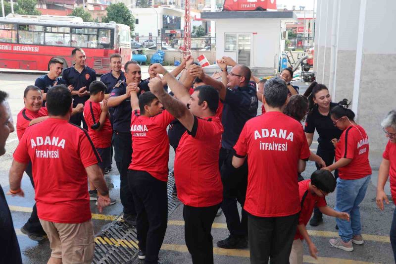 Adana’da özel çocuklar itfaiyeci oldu