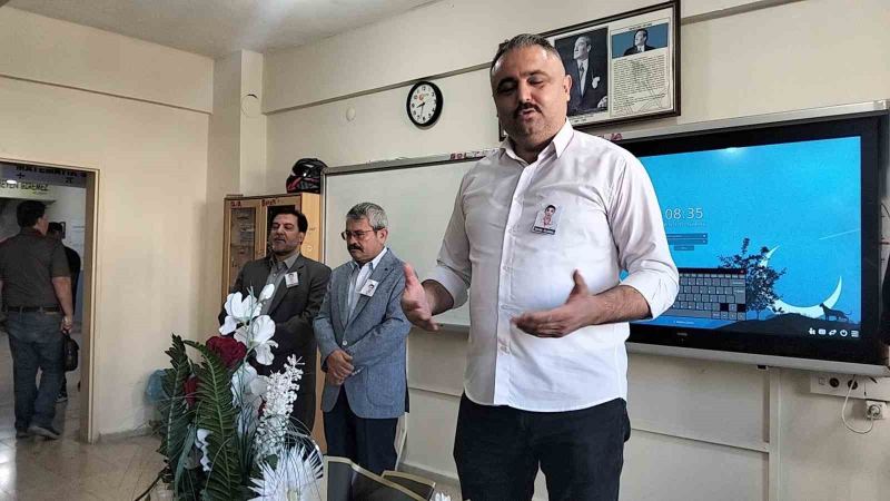 ÖĞRETMEN OKAN ARIK