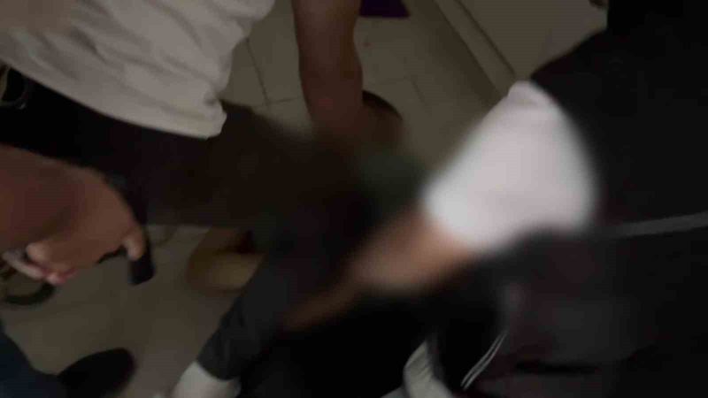 ADANA’DA BİR DEPOYA YAPILAN BASKINDA BAVULLARIN İÇERİSİNDE 100 KİLOGRAM ESRAR ELE GEÇİRİLDİ. OLAYLA İLGİLİ 4 KİŞİ GÖZALTINA ALINDI.