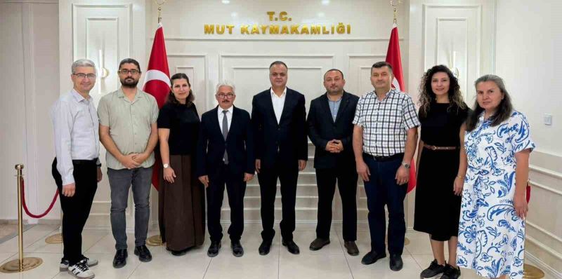 MUT İLÇE KAYMAKAMI OSMAN ÇELİKKOL, “İYİLİĞİN GÜCÜ” PROJESİ KAPSAMINDA TEMİN EDİLEN OYUNCAKLARIN İHTİYAÇ SAHİBİ 5 MAHALLE OKULUNA ULAŞTIRILMASI DOLAYISIYLA DÜZENLENEN PROGRAMA KATILDI.