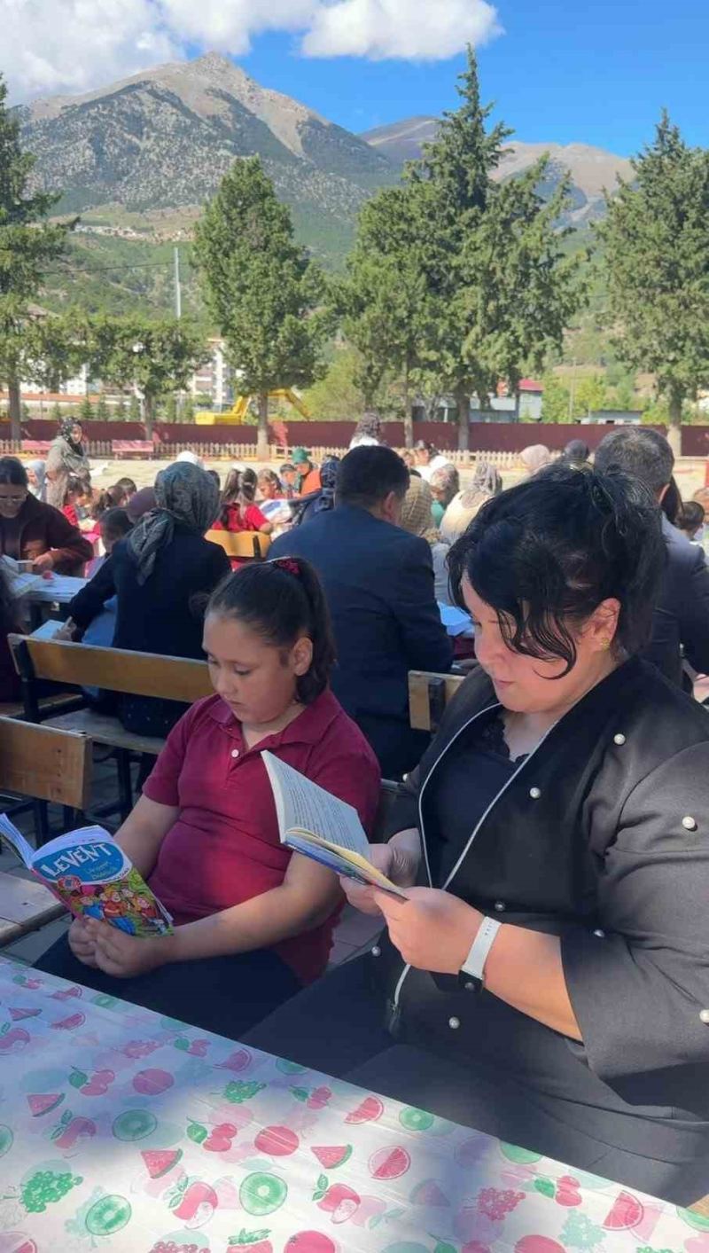 ADANA’DA ÖĞRENCİLERİN OKUL BAHÇESİNDE YETİŞTİRDİĞİ ÜRÜNLER GELENEKSEL LEZZETLERE DÖNÜŞTÜRÜLDÜ.