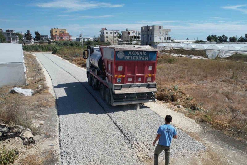 Akdeniz’de yol çalışmaları hız kesmeden sürüyor