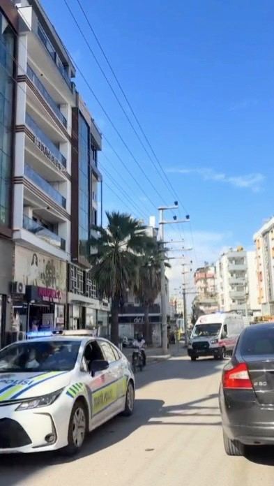 AMBULANS, ÇOCUĞUN HASTANEYE HIZLI ŞEKİLDE ULAŞTIRILMASI İÇİN POLİS EKİPLERİNİN ESKORTU EŞLİĞİNDE YOLA ÇIKTI.