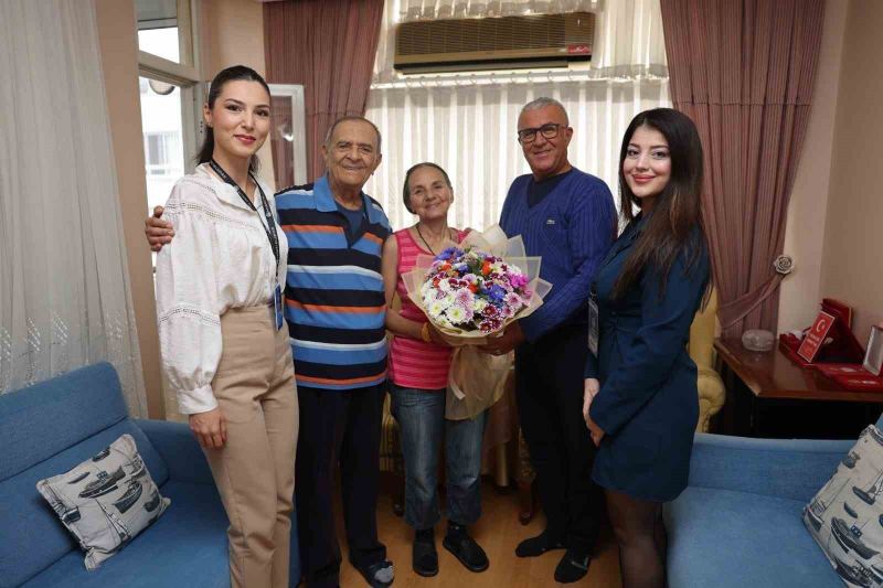 AKDENİZ BELEDİYESİ, 1 EKİM DÜNYA YAŞLILAR GÜNÜ DOLAYISIYLA İLÇEDE YAŞAYAN YAŞLI VATANDAŞLARI ZİYARET EDEREK HAL VE HATIRLARINI SORDU, İHTİYAÇ VE TALEPLERİNİ DİNLEDİ.