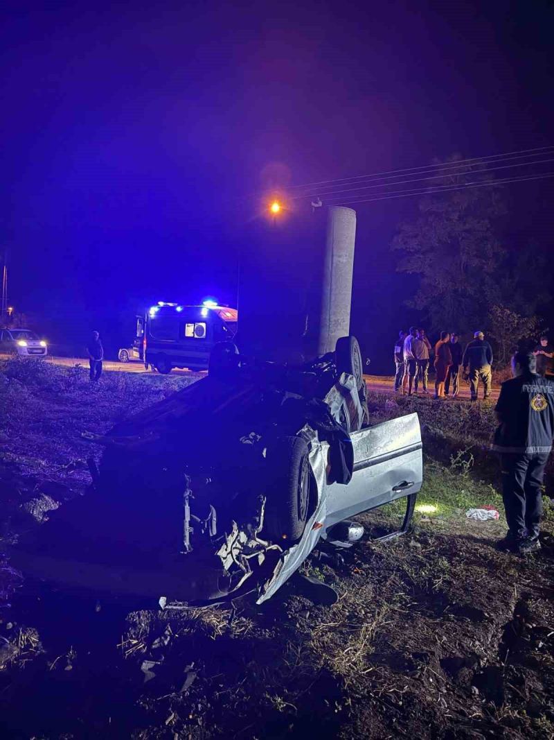 OSMANİYE’DE OTOMOBİL ŞARAMPOLE UÇUP TAKLA ATTI: 3 YARALI
