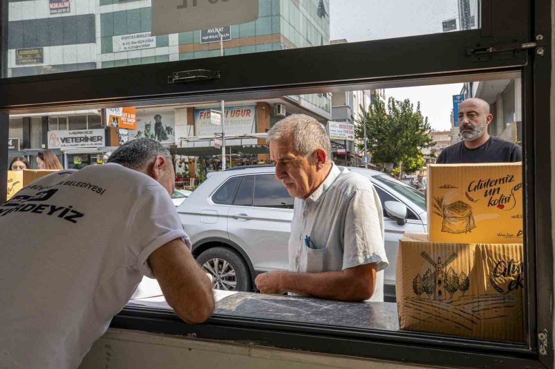 MERSİN BÜYÜKŞEHİR BELEDİYESİ TARAFINDAN ÇÖLYAK HASTALARINA YÖNELİK YÜRÜTÜLEN DESTEK KAPSAMINDA, KENT GENELİNDE BİN 12 KİŞİYE HER AY ÜCRETSİZ GLÜTENSİZ EKMEK VE UN ULAŞTIRILIYOR.