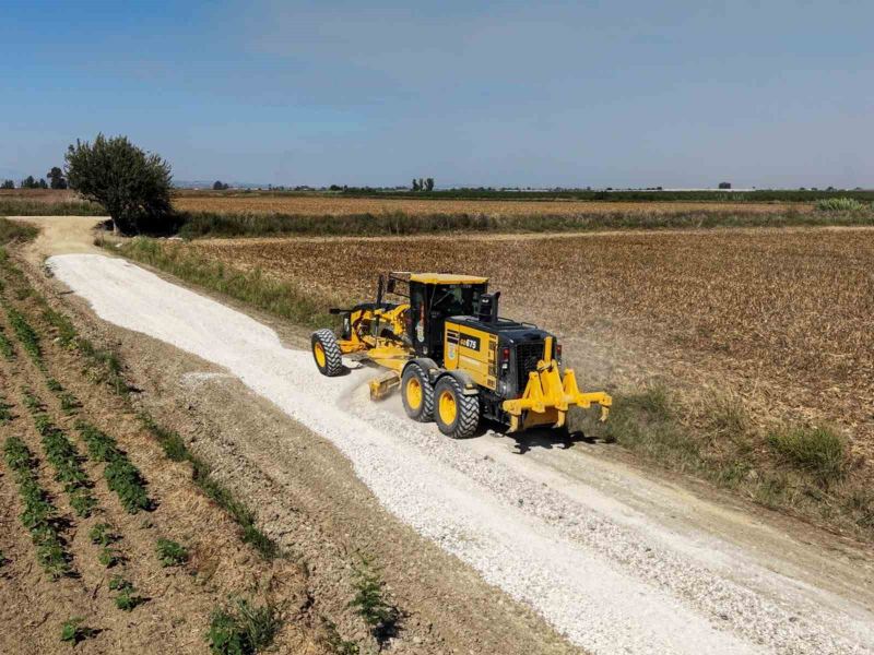 TARSUS BELEDİYESİ, MAHALLELERDE ULAŞIMIN DAHA GÜVENLİ VE RAHAT SAĞLANMASI AMACIYLA YÜRÜTTÜĞÜ YOL BAKIM VE DÜZENLEME ÇALIŞMALARINI SÜRDÜRÜYOR.
