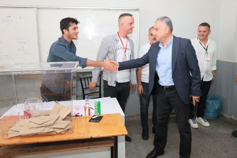 İL EMNİYET MÜDÜRÜ FAHRİ AKTAŞ, SEÇİMLERİN GERÇEKLEŞTİRİLDİĞİ ALANDA İNCELEMELERDE BULUNARAK ALINAN TEDBİRLERİ YERİNDE DENETLEDİ.