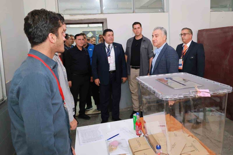 İL EMNİYET MÜDÜRÜ FAHRİ AKTAŞ, SEÇİMLERİN GERÇEKLEŞTİRİLDİĞİ ALANDA İNCELEMELERDE BULUNARAK ALINAN TEDBİRLERİ YERİNDE DENETLEDİ.