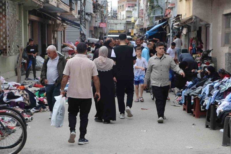 ADANA’DA HER PAZAR GÜNÜ KURULAN BİT PAZARI, SABAHIN ERKEN SAATLERİNDEN İTİBAREN ARADIĞINI UYGUN FİYATA ALMAK İSTEYEN BİNLERCE VATANDAŞI AĞIRLIYOR.