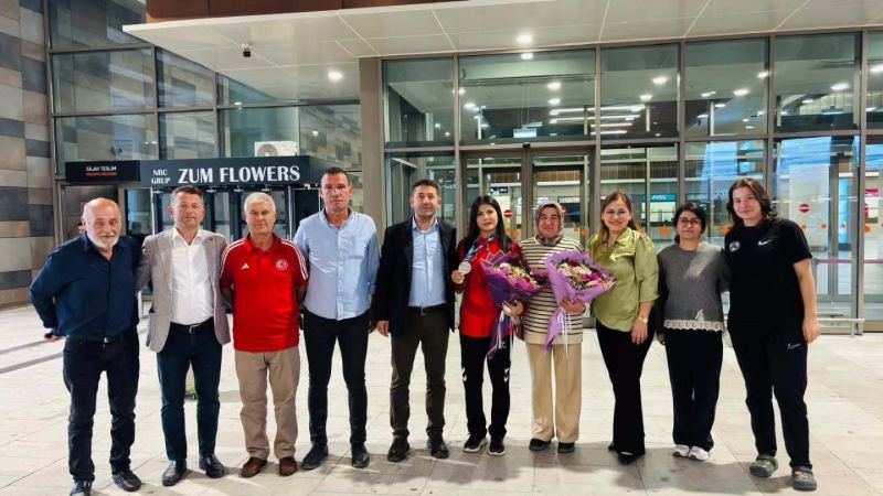 Fekeli milli güreşçi Avrupa ikinciliği ile evine döndü