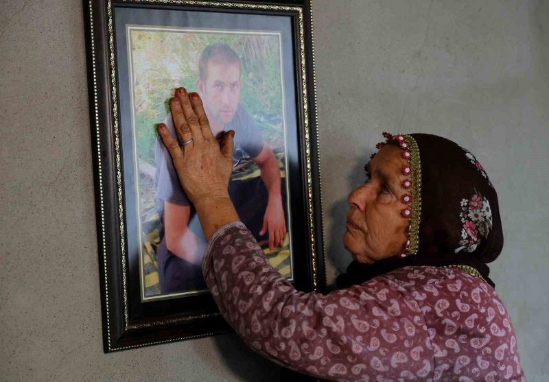 FERHAN KÜTÜK, EVLADININ FOTOĞRAFLARIYLA AVUNUYOR