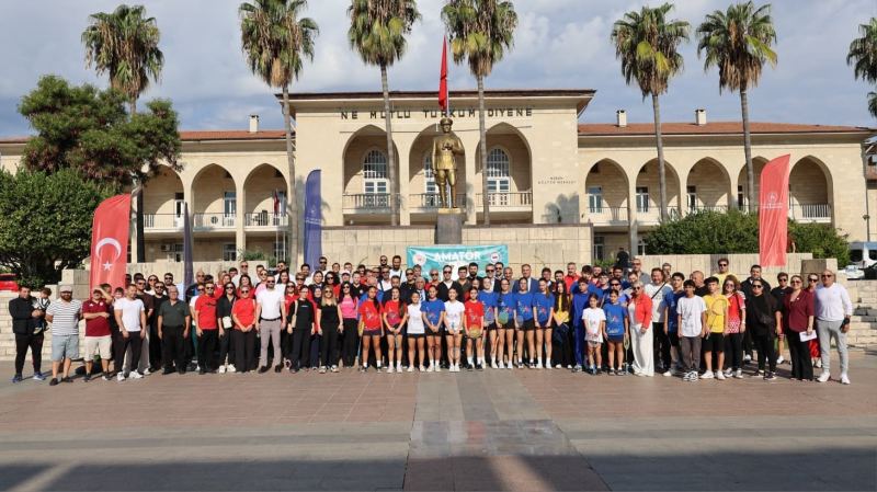 MERSİN’DE 5-15 EKİM AMATÖR SPOR HAFTASI, CUMHURİYET MEYDANI’NDA DÜZENLENEN ÇELENK SUNMA TÖRENİYLE BAŞLADI.