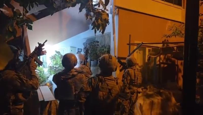 ADANA MERKEZLİ 11 İLDE 16 BOYUNCA YAPILAN TEKNİK VE FİZİKİ TAKİBİN ARDINDAN ‘YIKAMACILAR’ SİLAHLI SUÇ ÖRGÜTÜNE ŞAFAK VAKTİ GERÇEKLEŞTİRİLEN OPERASYONDA 102 ŞÜPHELİ GÖZALTINA ALINDI. OPERASYONDA ÇOK SAYIDA RUHSATSIZ SİLAH  VE UYUŞTURUCU MADDE DE ELE GEÇİRİLDİ.