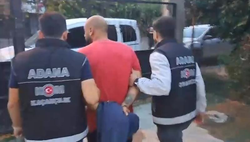ADANA MERKEZLİ 11 İLDE 16 BOYUNCA YAPILAN TEKNİK VE FİZİKİ TAKİBİN ARDINDAN ‘YIKAMACILAR’ SİLAHLI SUÇ ÖRGÜTÜNE ŞAFAK VAKTİ GERÇEKLEŞTİRİLEN OPERASYONDA 102 ŞÜPHELİ GÖZALTINA ALINDI. OPERASYONDA ÇOK SAYIDA RUHSATSIZ SİLAH  VE UYUŞTURUCU MADDE DE ELE GEÇİRİLDİ.