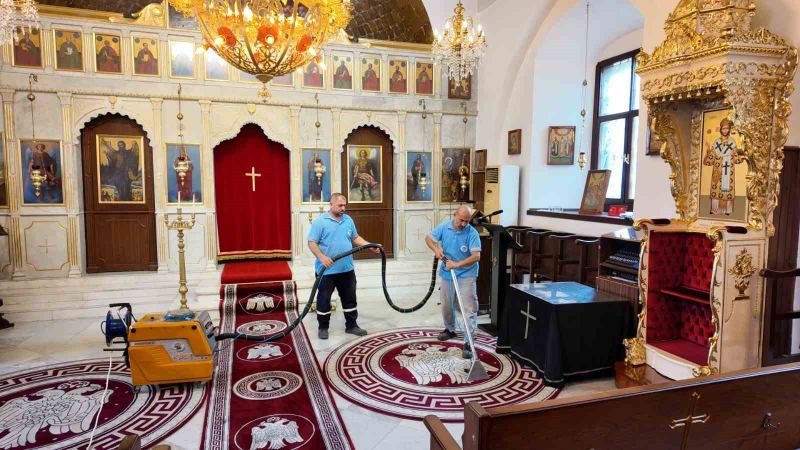 AKDENİZ BELEDİYESİ, İLÇEDE BULUNAN CAMİ, MESCİT VE KİLİSELERİN TEMİZLİK ÇALIŞMALARINI DÜZENLİ OLARAK SÜRDÜRÜYOR.