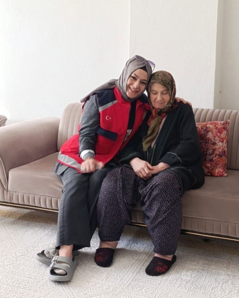 ADANA’NIN KOZAN İLÇESİNDE YAKLAŞIK 3 AYDIR HASTANEDE TEDAVİ GÖREN ŞEHİT JANDARMA ER BAKİ ÜNÜVAR’IN ANNESİ EMİNE ÜNÜVAR, HAYATINI KAYBETTİ. ŞEHİT ANNESİ ÜNÜVAR, KOZAN ASRİ MEZARLIĞI’NDA KILINAN CENAZE NAMAZININ ARDINDAN DUALARLA SON YOLCULUĞUNA UĞURLANDI.