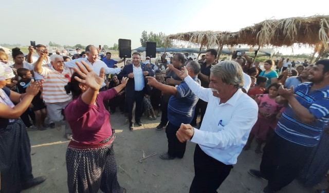 ROMANLAR VEKİLLERLE GÖBEK ATTI