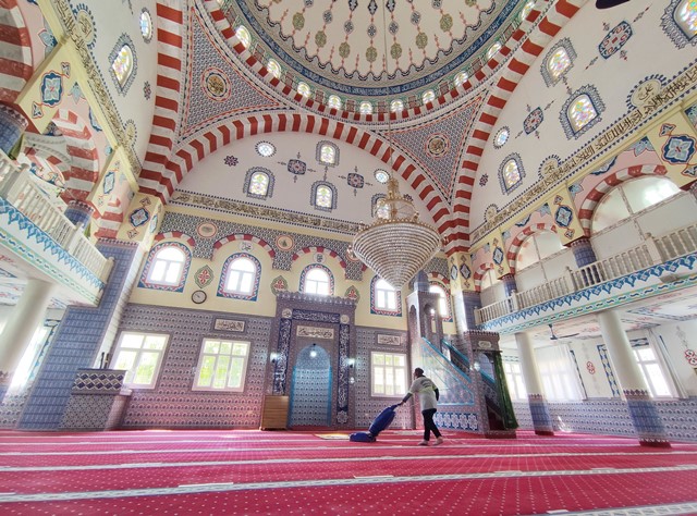 Yüreğir’de camiler Ramazan’a hazırlanıyor