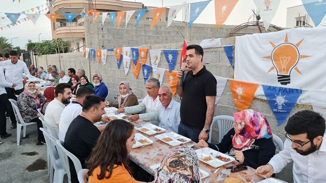 Yunusoğlu’nda AK Parti’den Miting Gibi Toplantı