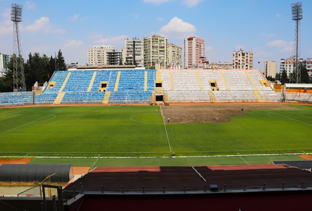 Tarihi 5 Ocak Stadı’nın çimleri sökülüyor