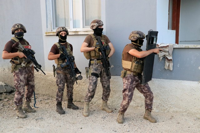 ADANA’DA ORGANİZE SUÇ ÖRGÜTÜNE OPERASYON