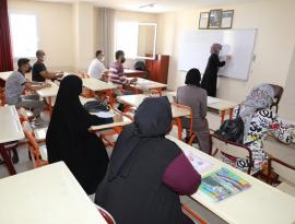 Yüreğir Belediyesinden yabancılara Türkçe kursu