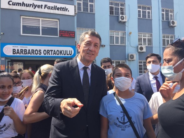 BAKAN SELÇUK: “OKULLAR 6 EYLÜL’DE AÇILABİLİR”
