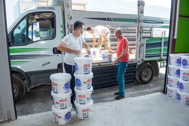 Seyhan Belediyesi’nden Kamu kurumlarına 47 ton boya desteği
