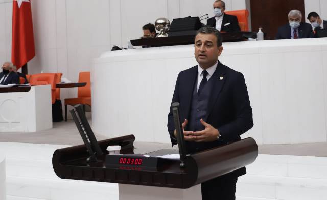 SAĞLIKÇILARIN HAKKI ÖDENMİYOR