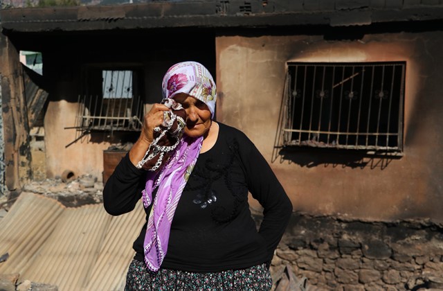 10 yıl önce bakkal dükkanı dün de evi yandı