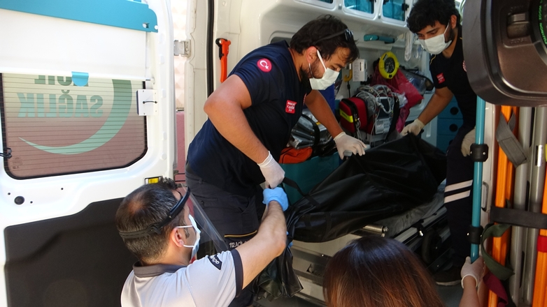 Ailesiyle piknik yaparken göle giren küçük çocuk boğuldu