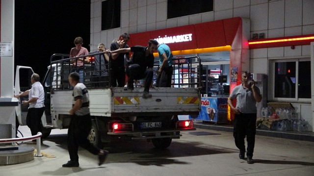 Kurtarılan vatandaşlar Kozan’a sevk ediliyor