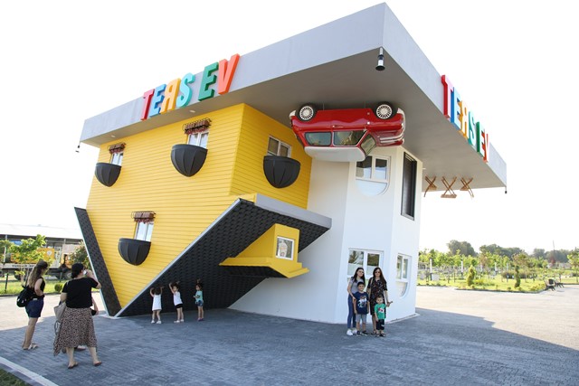 Ters evi 1 ayda 16 bin kişi ziyaret etti