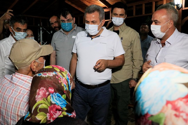 VALİ ELBAN: ”YANGINLARIN RÜZGARDAN ELEKTRİK TELLERİNİN KOPMASINDAN KAYNAKLI OLDUĞUNU DEĞERLENDİRİYORUZ”